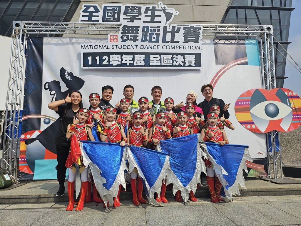 ▲僑信國小以《凜峰刀影旗飛揚》獲國小B團體乙組古典舞特優。（彰化縣政府提供）